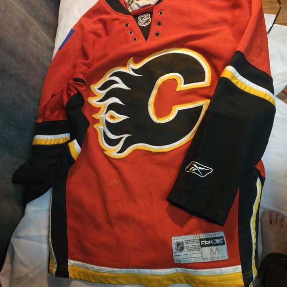 Reebok FLAMES OFFICAL NHL Hockey Jersey - Picture 1 of 4